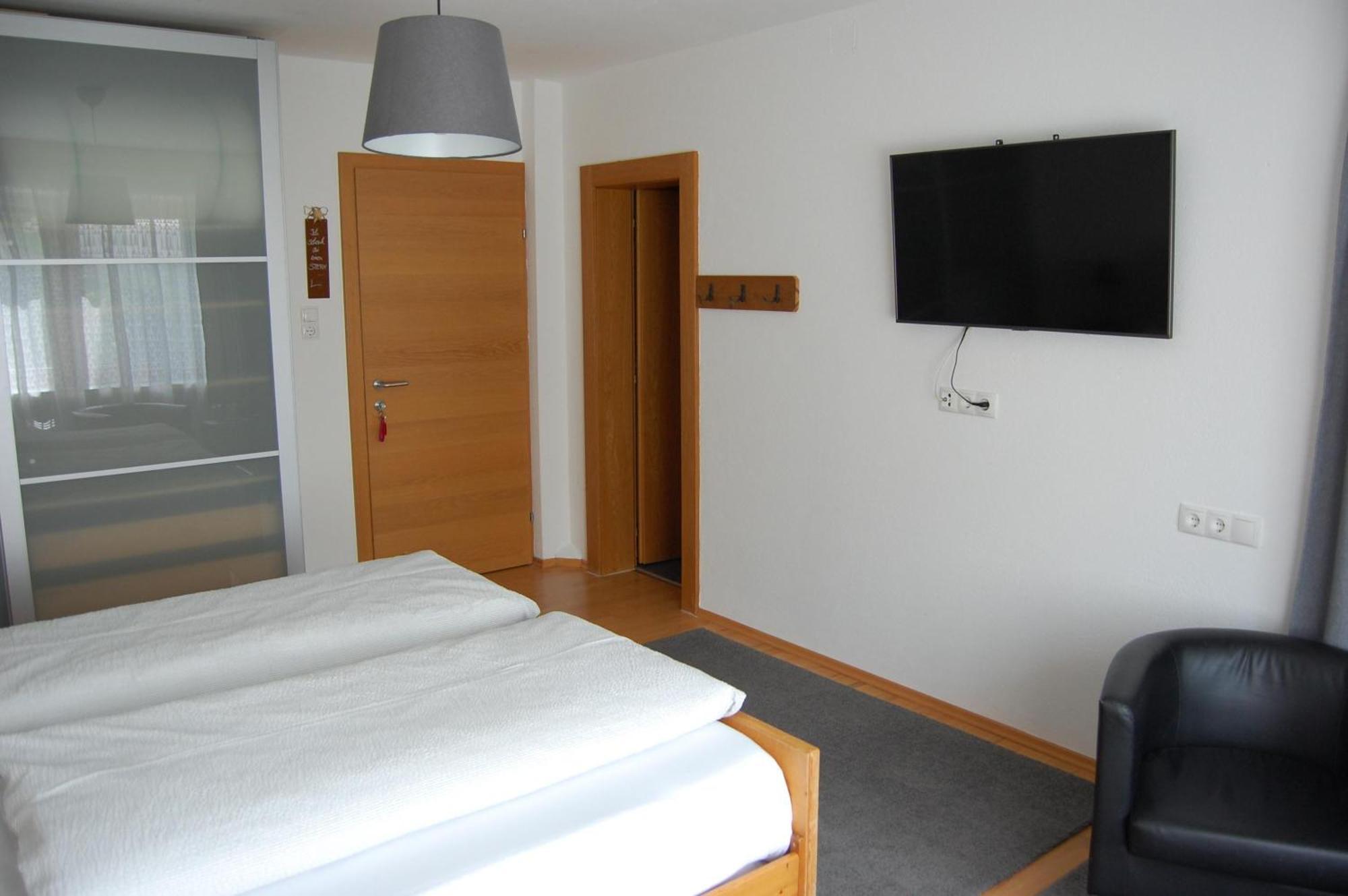 Haus Hager Bed and Breakfast Schlitters Εξωτερικό φωτογραφία